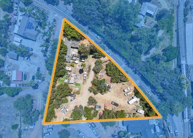 Property at 1960 Buena Creek Rd, Vista, CA 92084, 3 beds, 1 bath