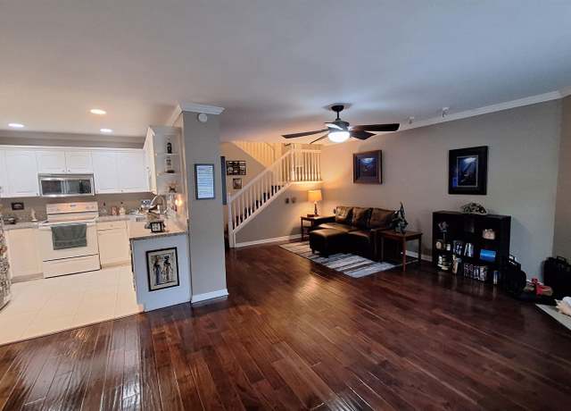 Property at 699 Ascot Dr, Vista, CA 92083, 2 beds, 1.5 baths