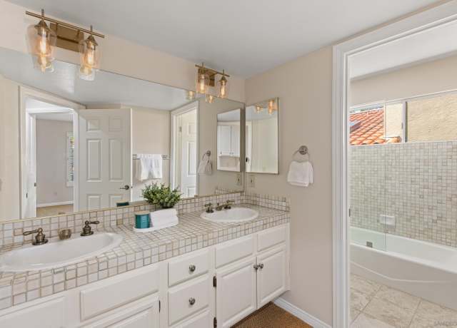 Property at 1466 Caminito Solidago, La Jolla, CA 92037, 3 beds, 2.5 baths