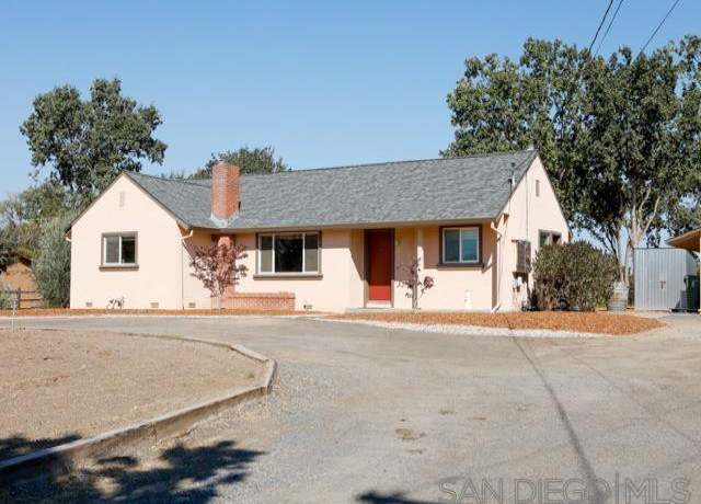 Property at 560 Irwin Ln, Santa Rosa, CA 95401, 3 beds, 0.5 baths