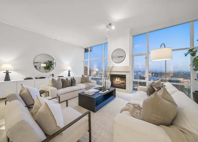 Property at 550 Front St #3201, San Diego, CA 92101, 4 beds, 2.5 baths
