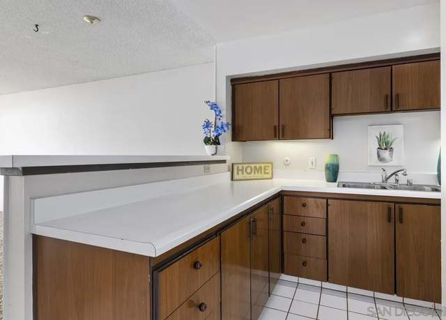 Property at 2600 Torry Pines Rd Unit B27, La Jolla, CA 92037, 2 beds, 2 baths