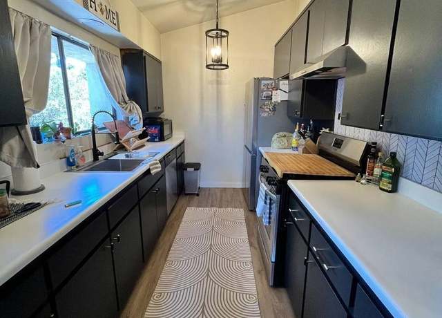 Property at 519 Minnesota St, Fallbrook, CA 92028, 3 beds, 2 baths