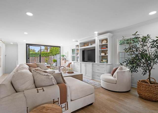 Property at 510 Forward St, La Jolla, CA 92037, 4 beds, 4 baths