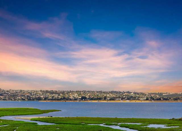 Property at 3833 Lamont St Unit 2F, San Diego, CA 92109, 1 bed, 1 bath