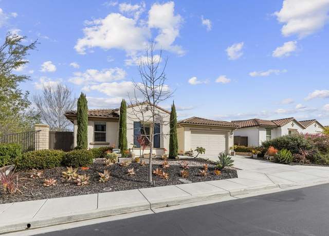 Property at 432 Adobe Estates Dr, Vista, CA 92083, 4 beds, 2.5 baths