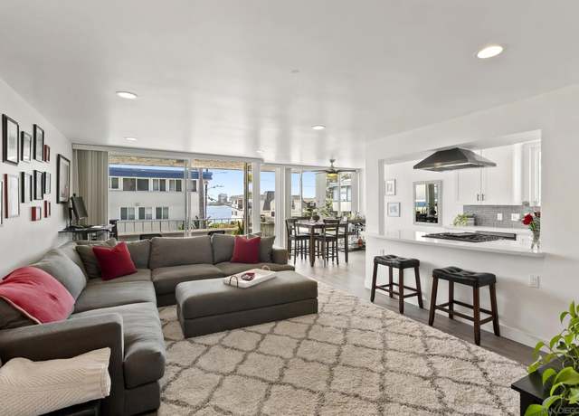 Property at 3920 Riviera Dr Unit E, San Diego, CA 92109, 2 beds, 2 baths
