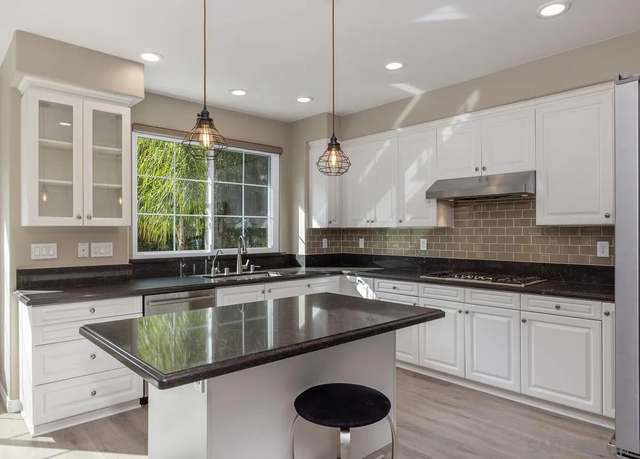 Property at 6013 Oakgate Row, La Jolla, CA 92037, 3 beds, 2.5 baths