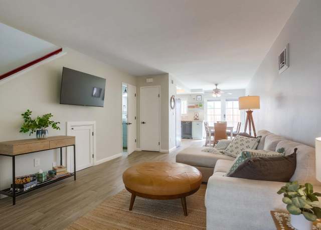 Property at 3466 Thunder Dr, Oceanside, CA 92056, 2 beds, 1.5 baths