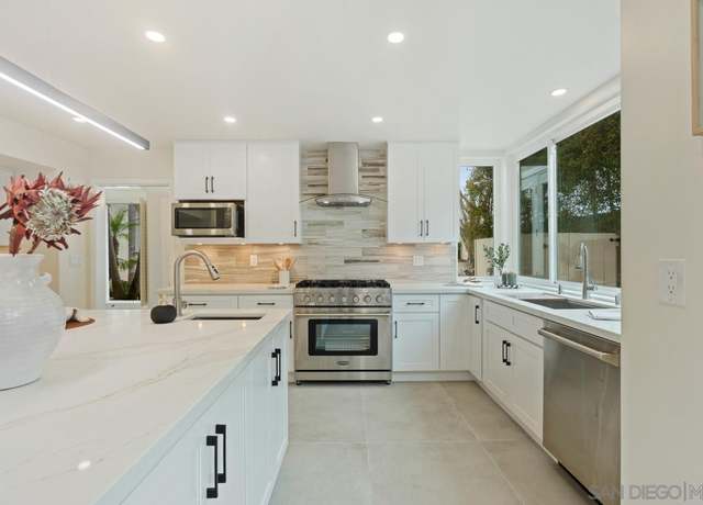 Property at 8206 Caminito Lacayo, La Jolla, CA 92037, 4 beds, 3.5 baths