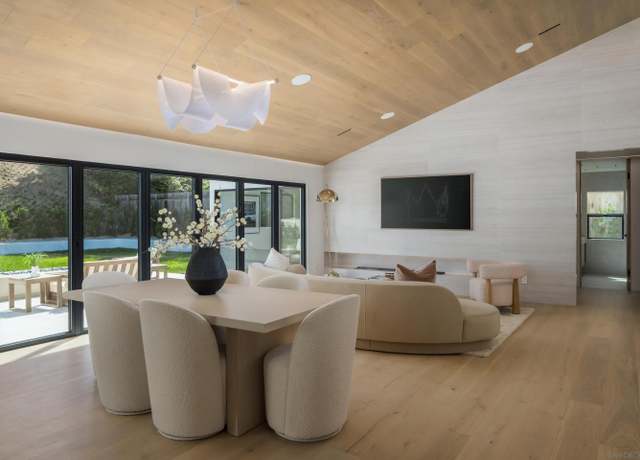 Property at 5826 Soledad Mountain Rd, La Jolla, CA 92037, 3 beds, 2.5 baths