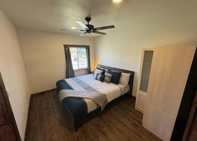 Property at 464-466 W Los Angeles Dr, Vista, CA 92083, 2 beds, 2 baths
