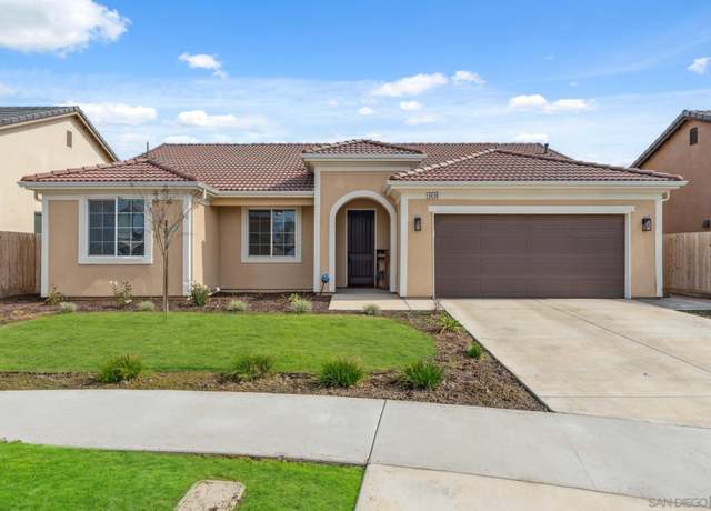 Property at 3438 N Oakwood Ct, Visalia, CA 93291, 3 beds, 2 baths