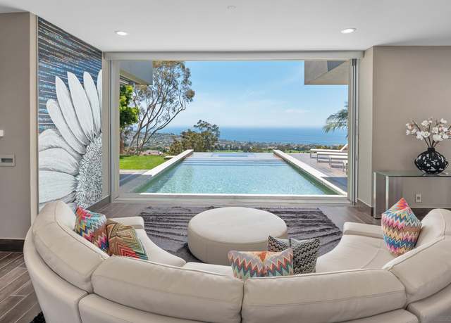 Property at 7232 Romero Dr, La Jolla, CA 92037, 6 beds, 6.5 baths