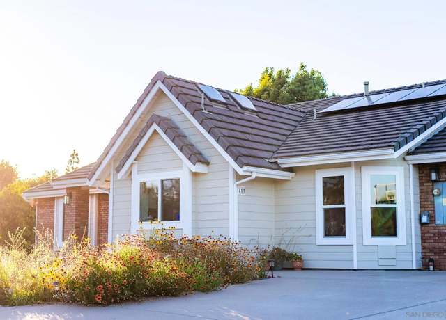 Property at 413 Beavercreek Ln, Fallbrook, CA 92028, 3 beds, 2.5 baths