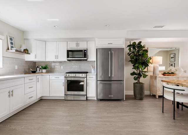 Property at 1956 Hornblend St #9, San Diego, CA 92109, 2 beds, 2.5 baths