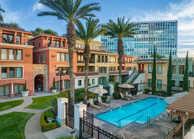 Property at 1040 Genter St #104, La Jolla, CA 92037, 3 beds, 2.5 baths