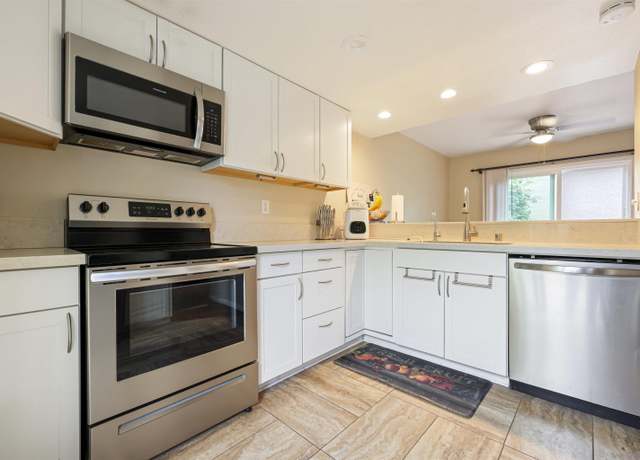 Property at 140 E El Norte Pkwy #11, Escondido, CA 92026, 2 beds, 2.5 baths