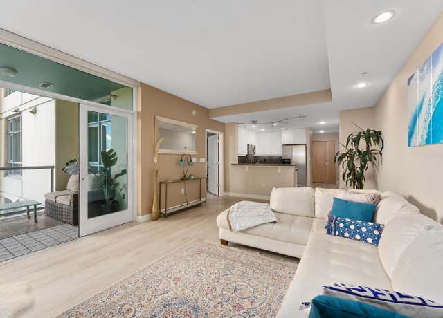 Property at 850 Beech St #701, San Diego, CA 92101, 2 beds, 1.5 baths