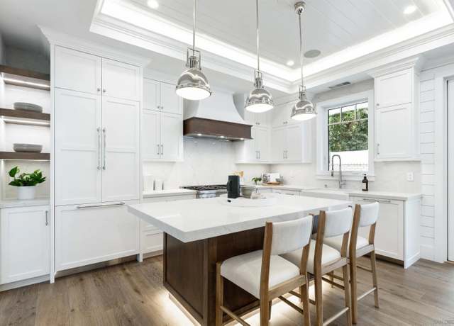 Property at 462 Westbourne St, La Jolla, CA 92037, 5 beds, 4 baths