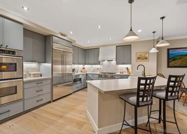 Property at 1040 Genter St #104, La Jolla, CA 92037, 3 beds, 2.5 baths