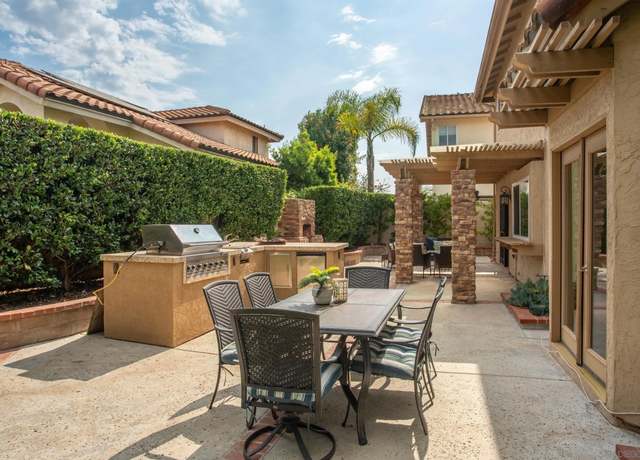 Property at 2009 Applewood Ln, Vista, CA 92081, 4 beds, 2.5 baths