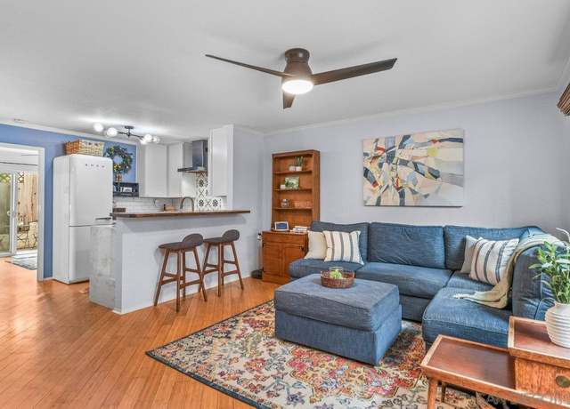 Property at 4320 Mentone St #3, San Diego, CA 92107, 2 beds, 2 baths