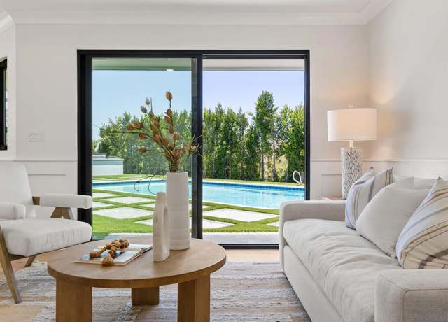 Property at 2975 Woodford Dr, La Jolla, CA 92037, 5 beds, 5.5 baths
