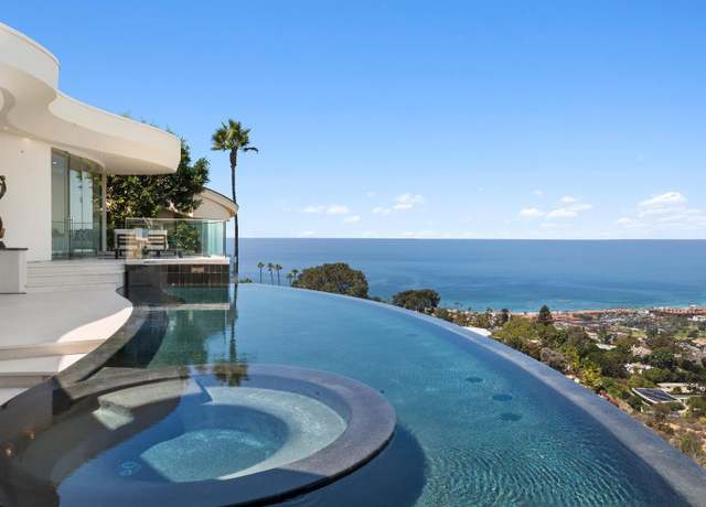 Property at 7451 Hillside Dr, La Jolla, CA 92037, 5 beds, 5.5 baths