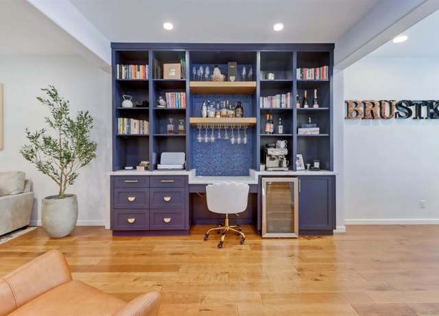 Property at 946 Camino De La Reina #17, San Diego, CA 92108, 3 beds, 2.5 baths