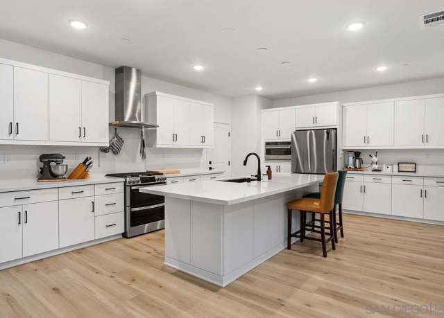Property at 35505 Orchard Trl, Fallbrook, CA 92028, 5 beds, 3 baths