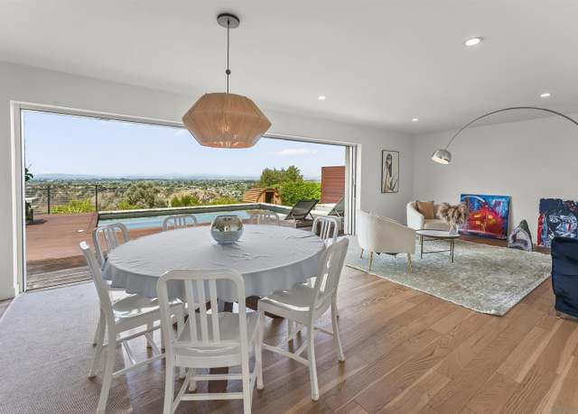 Property at 5745 Soledad Mountain Rd, La Jolla, CA 92037, 4 beds, 2.5 baths