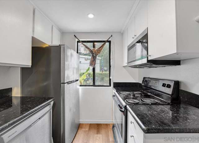 Property at 2340 Caringa Way E, Carlsbad, CA 92009, 3 beds, 2 baths