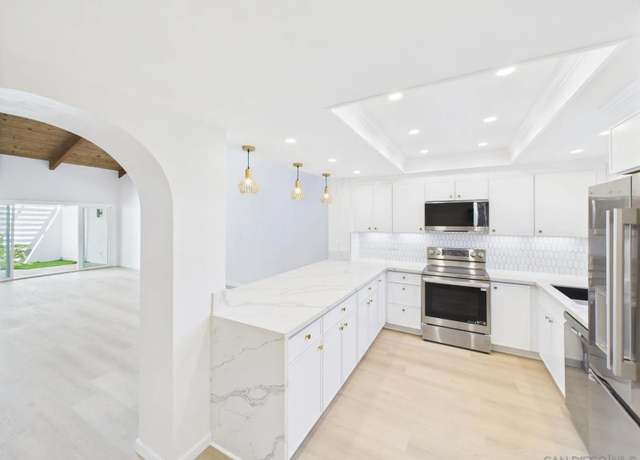 Property at 670 Bel Air Dr Dr W, Vista, CA 92084, 2 beds, 2 baths