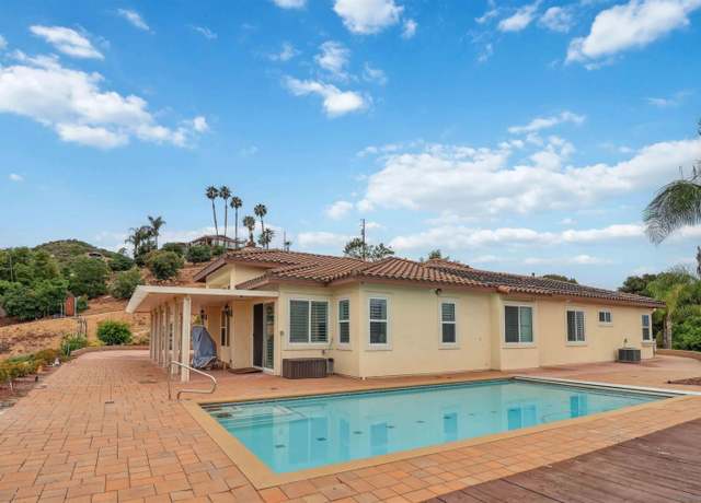 Property at 2387 Country Heights Rd, Escondido, CA 92026, 3 beds, 2.5 baths
