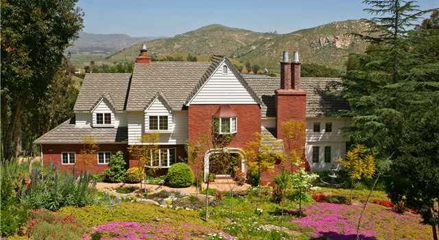Photo of 1466 SIERRA LINDA Dr, Escondido, CA 92025