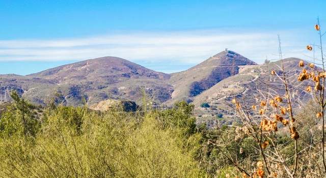 Photo of 1690 Crescent Knolls Gln, Escondido, CA 92029