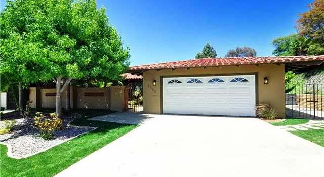 Photo of 5330 Calle Vista St, San Diego, CA 92109