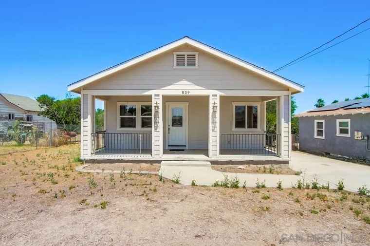 Photo of 839 B St Ramona, CA 92065