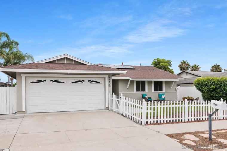 Photo of 3208 Morningside Dr Oceanside, CA 92056