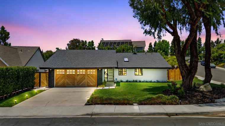 Photo of 7105 Mimosa Dr Carlsbad, CA 92011