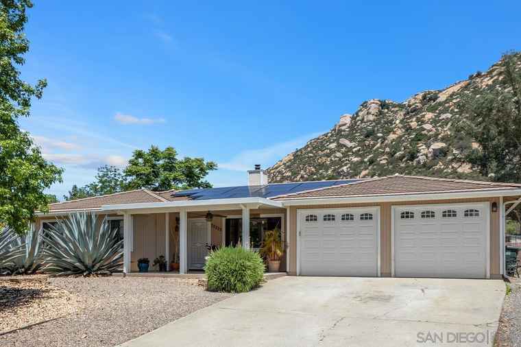 Photo of 25252 Kerri Ln Ramona, CA 92065