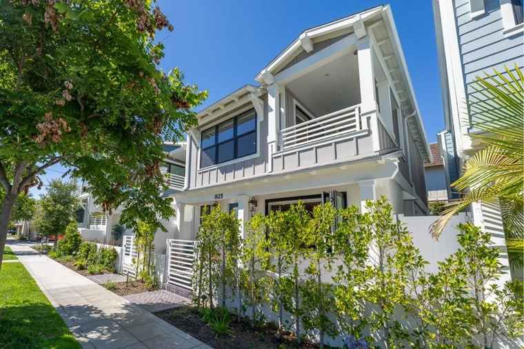 Photo of 825 9th St Coronado, CA 92118