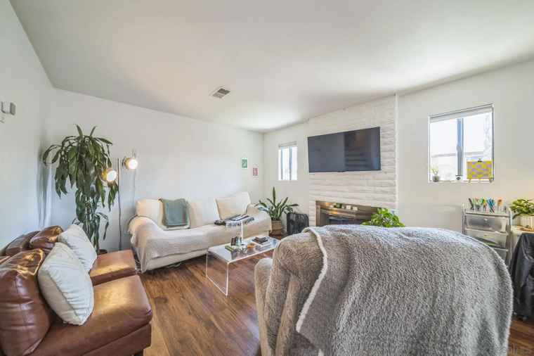 Photo of 970 Marlin Dr Vista, CA 92084