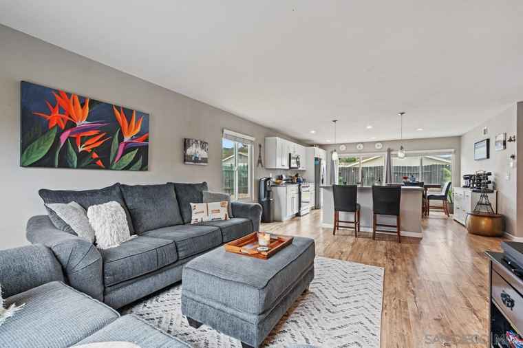 Photo of 13637 Los Olivos Ave Poway, CA 92064