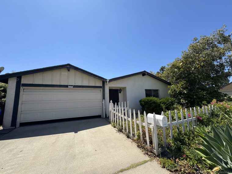 Photo of 10490 Stanfield Cir San Diego, CA 92126