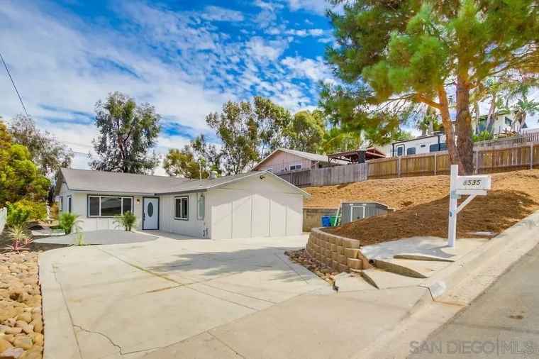 Photo of 8535 Dobyns Dr Santee, CA 92071