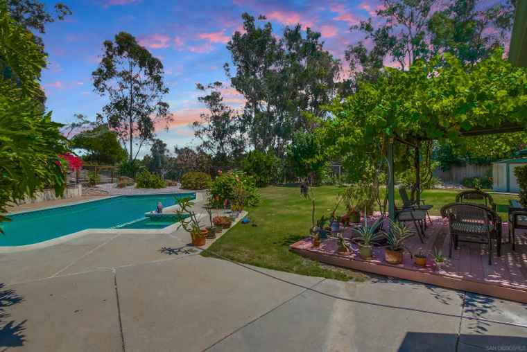 Photo of 11780 Treeview Pl San Diego, CA 92131