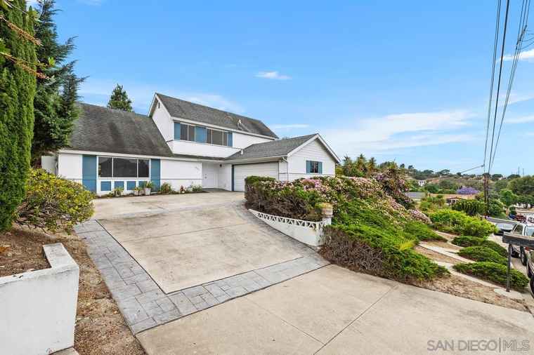 Photo of 10021 Sierra Bonita Spring Valley, CA 91977