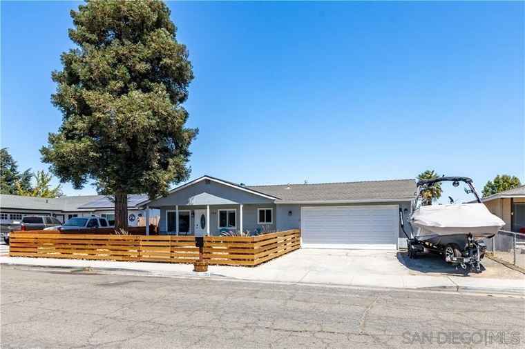 Photo of 328 Via Ramona Ave Paso Robles, CA 93446